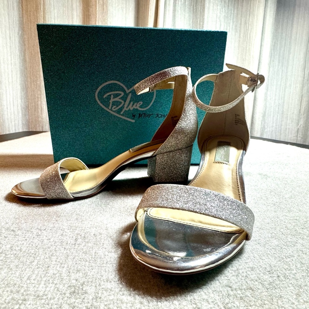 Blue by Betsey Johnson Silver Glitter Heels 2 inch heel size 6.5 Women’s